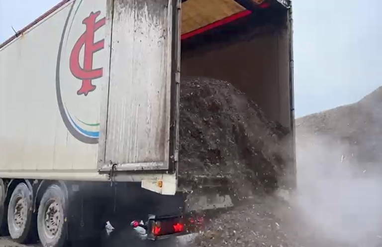 Hayton Coulthard walking floor trailer tipping.