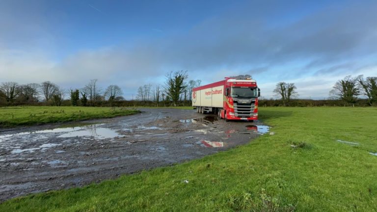 Hayton Coulthard cab pulling walking floor trailer.